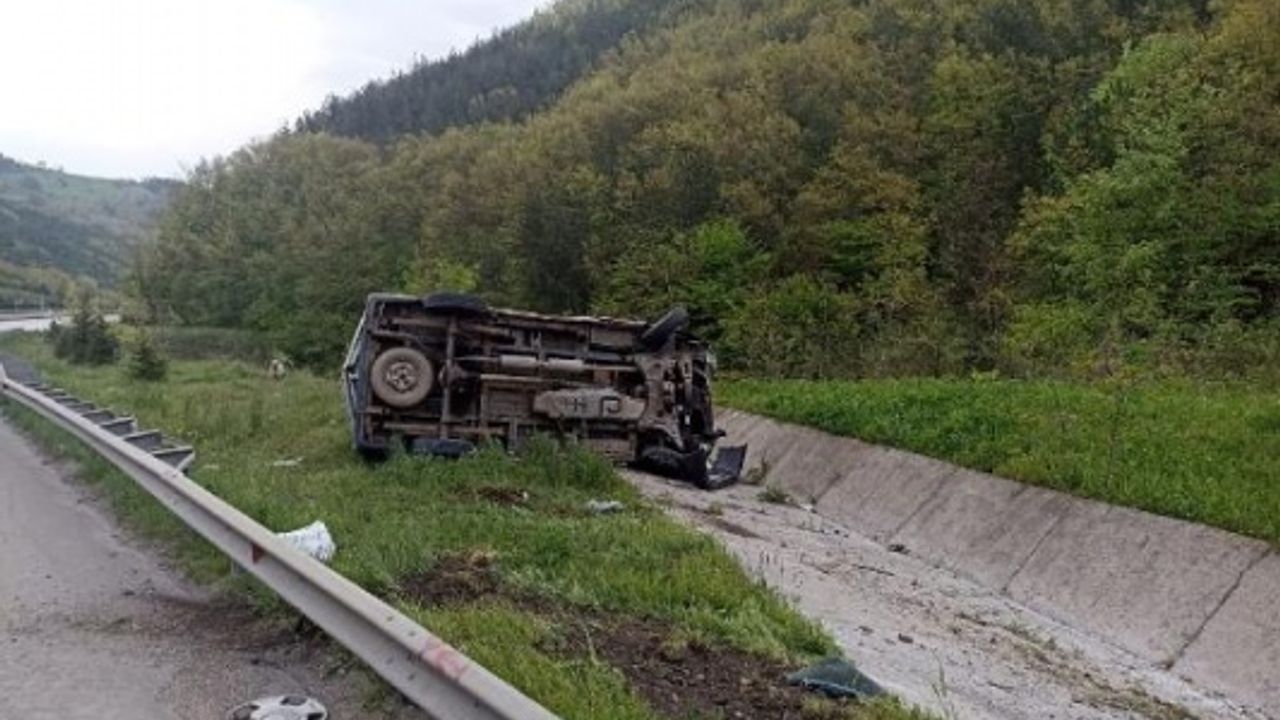 Samsun’da kamyonet su kanalına devrildi: 4 yaralı
