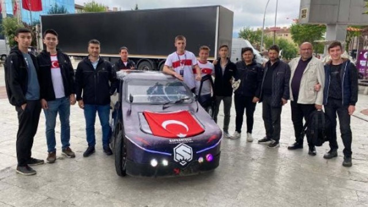Liselilerin ürettiği Türkiye ikincisi araç, 19 Mayıs’ta meydanda sergilendi