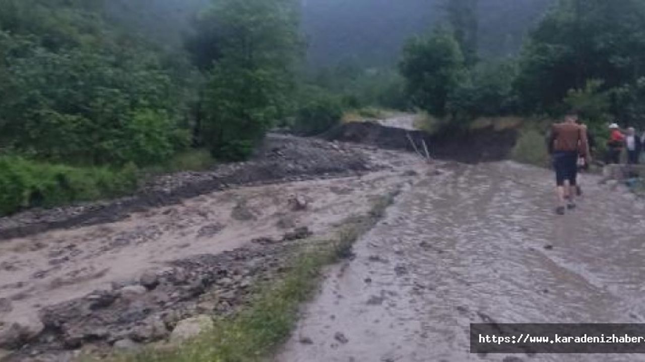 Amasya’da sel sularına kapılan otomobildeki 2 kişi kayboldu