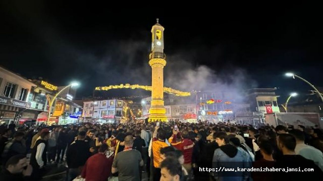 Bayburt’ta ‘barlı, davullu, zurnalı’ şampiyonluk kutlaması