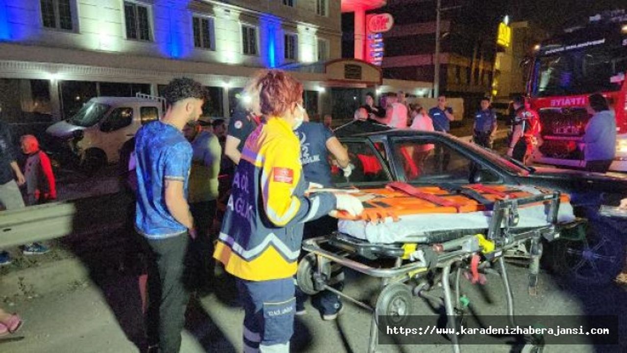 Düzce'de iki otomobilin çarpıştığı kaza sonrası kavga çıktı; 5 yaralı