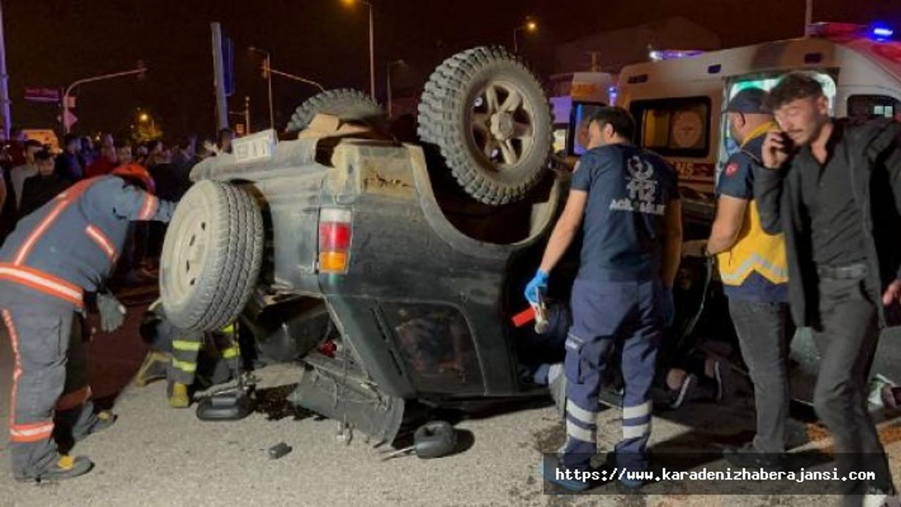 Kavşakta otomobil ile cip çarpıştı; 1'i ağır, 6 yaralı