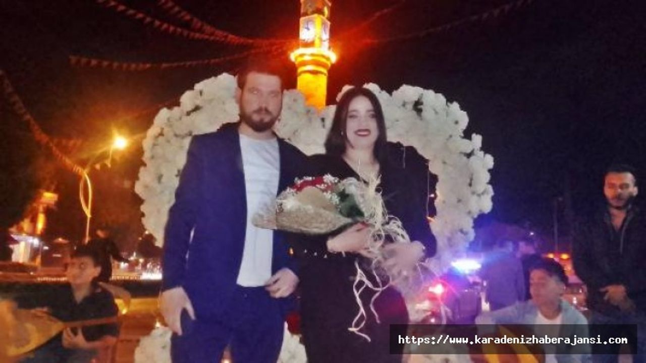 Kız arkadaşına, polisin uygulama noktasında evlilik teklifinde bulundu