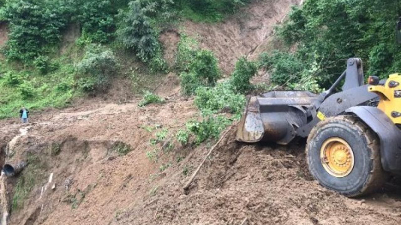 Ordu'da sağanak, heyelanlara neden oldu