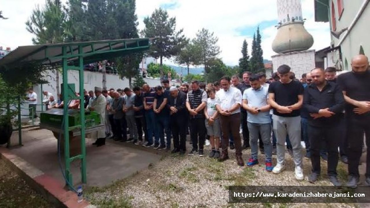 Serinlemek için girdiği gölette boğulan Sefa Can, toprağa verildi