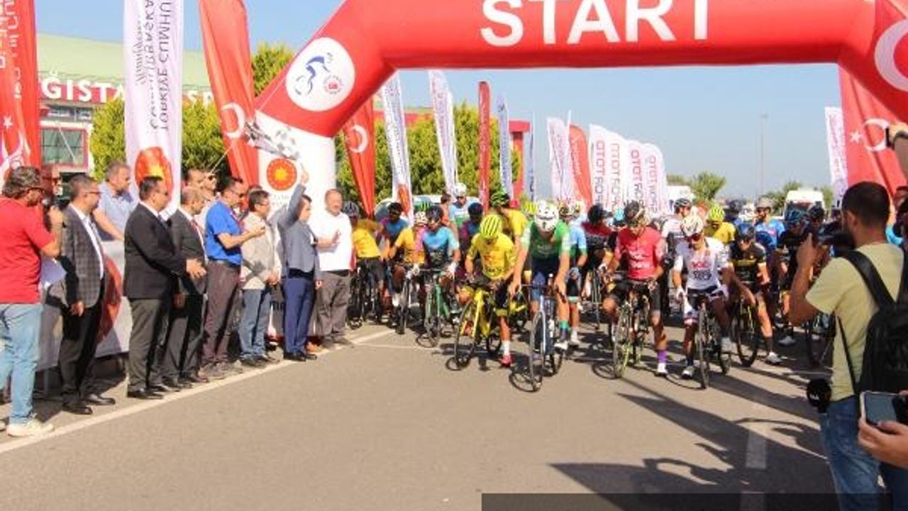100. Yıl Cumhuriyet Bisiklet Turu'nun Samsun-Çorum etabı start aldı