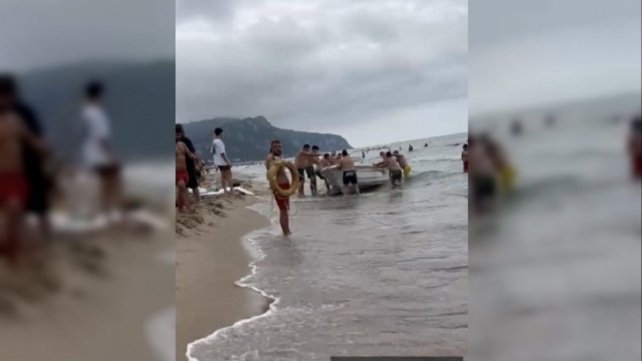 Bartın'da gezi teknesi alabora oldu; 6 kişilik aile kurtarıldı