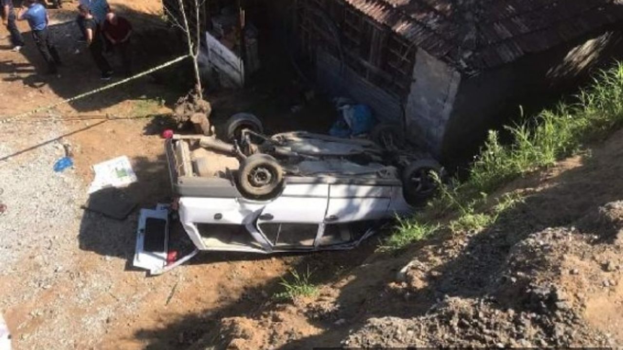 Evin bahçesine düşen otomobilde ölen 3 kişi, son yolculuklarına uğurlandı