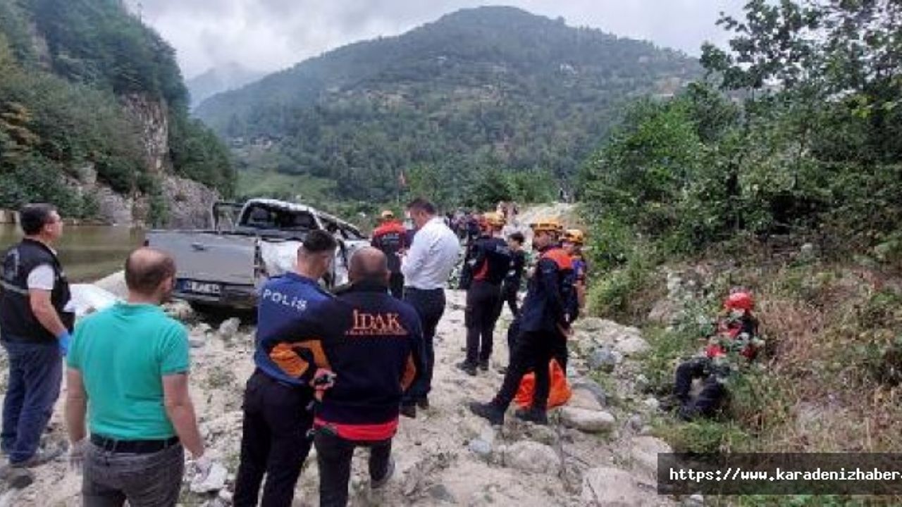 Rize'de dereye uçan kamyonetteki babaanne öldü, torunu yaralandı