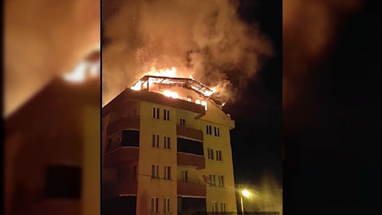5 katlı binada çıkan yangın çatıyı da yaktı