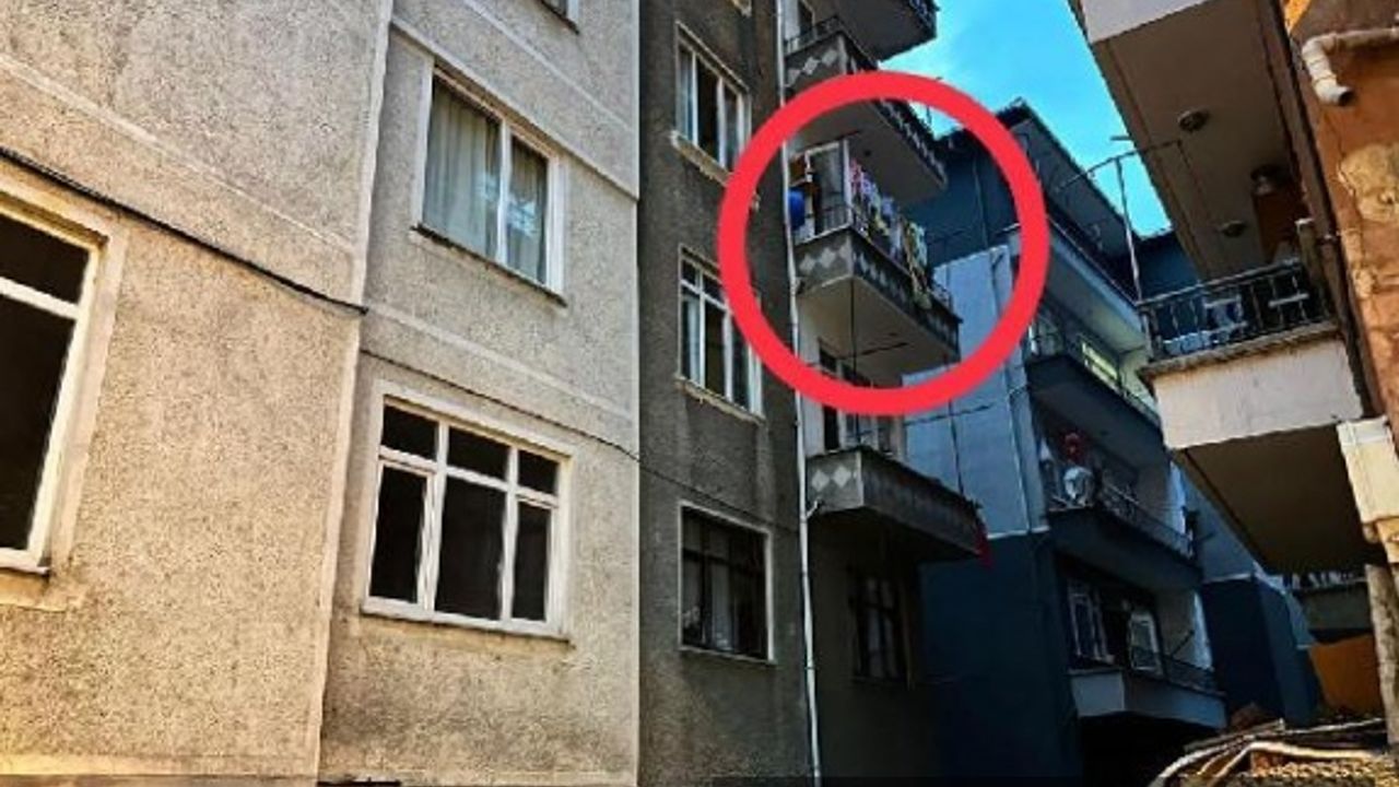 Artvin'de, balkondan düşen depremzede çocuk öldü