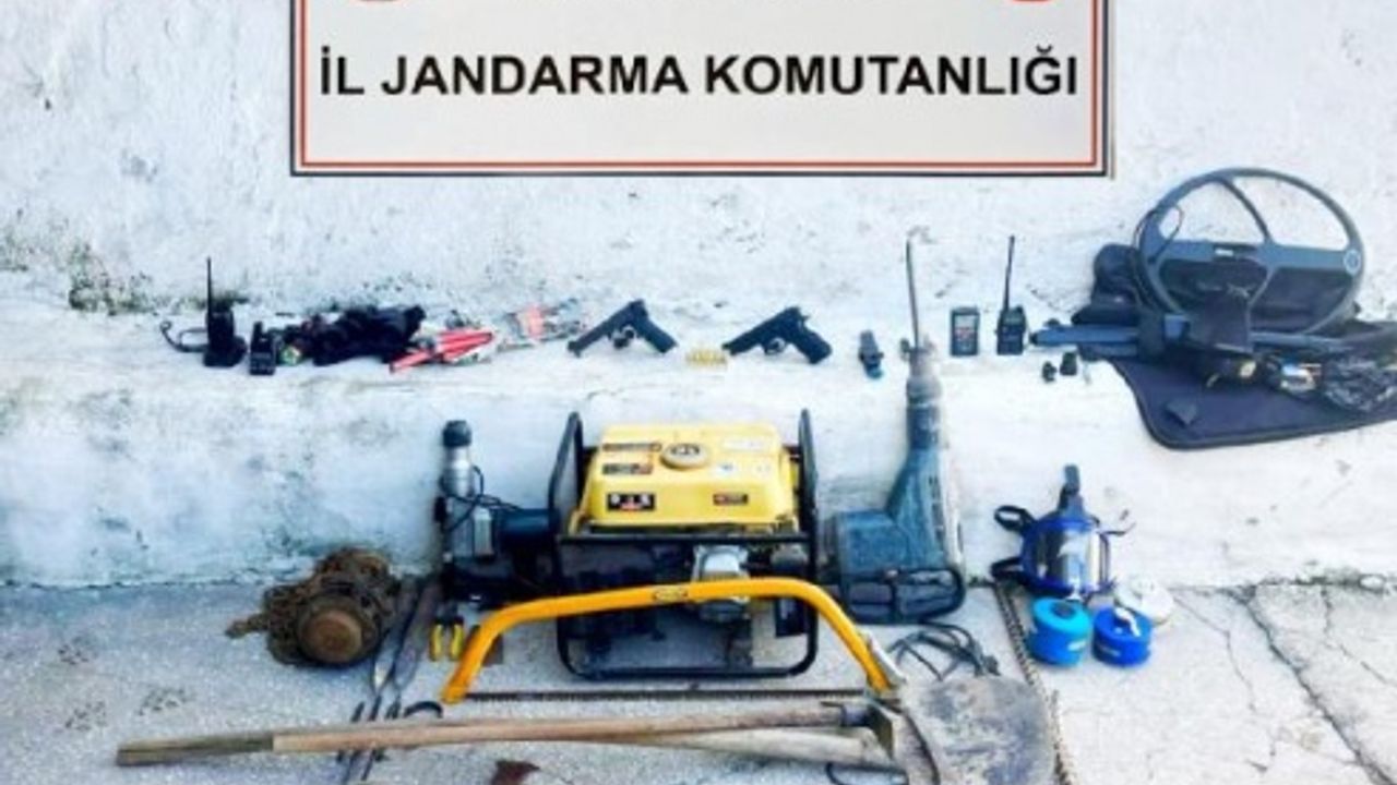 Kaçak kazı operasyonunda 12 şüpheli suçüstü yakalandı