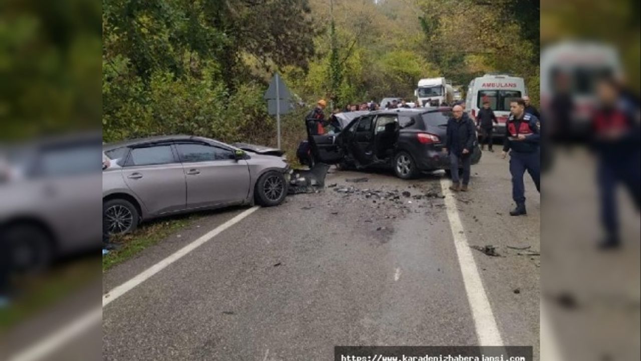 Bartın’da iki otomobil çarpıştı: 1 ölü, 5 yaralı