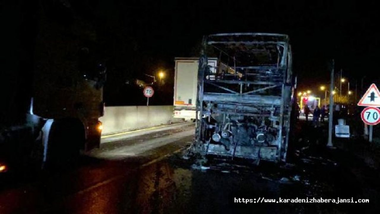 Bolu Dağı'nda motoru tutuşan yolcu otobüsü alev alev yandı