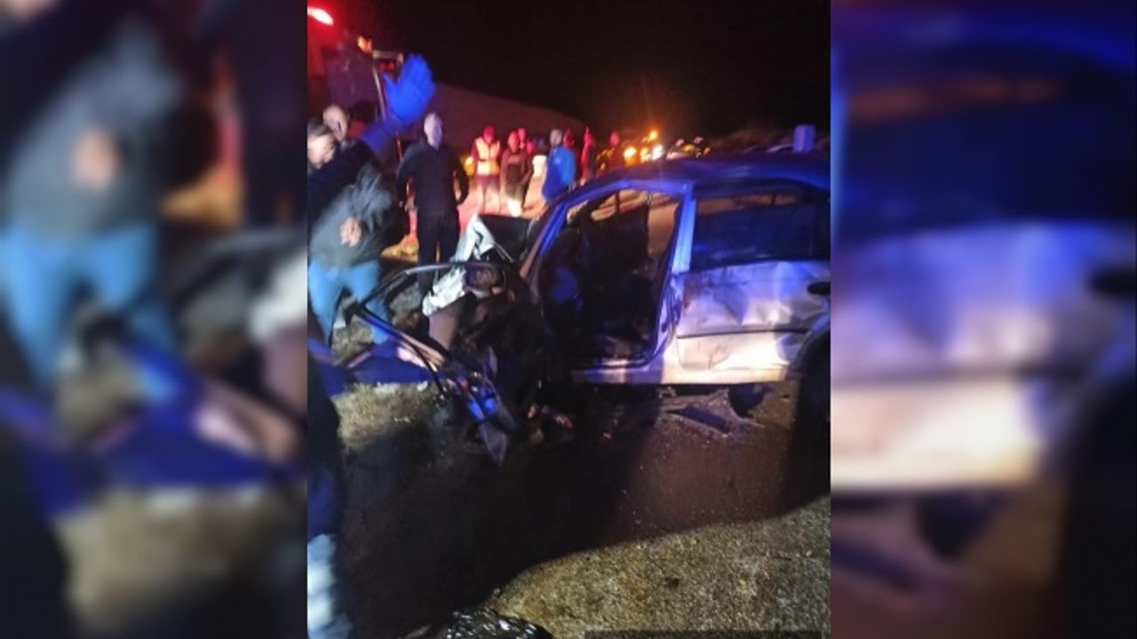 Çorum'da 2 otomobil çarpıştı: 2 ölü, 3 yaralı
