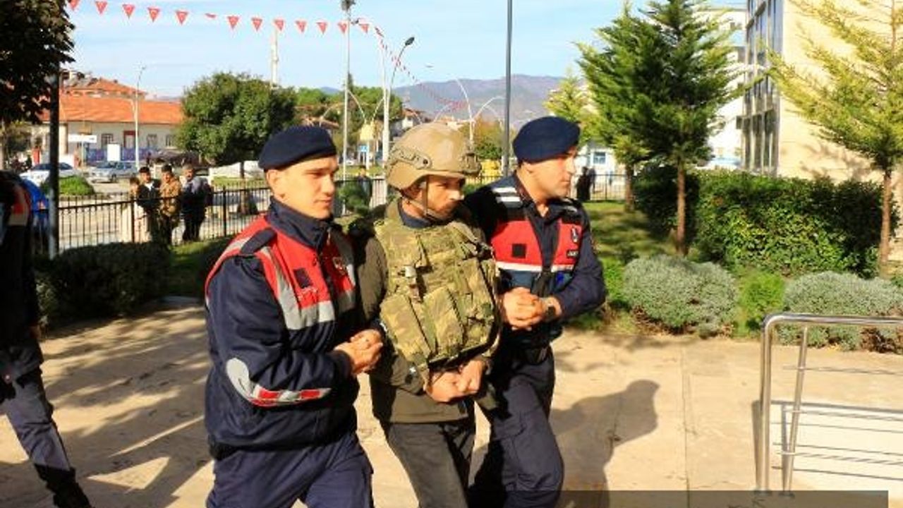 Muhtarı, şikayetini geri çekmediği için öldürmüş