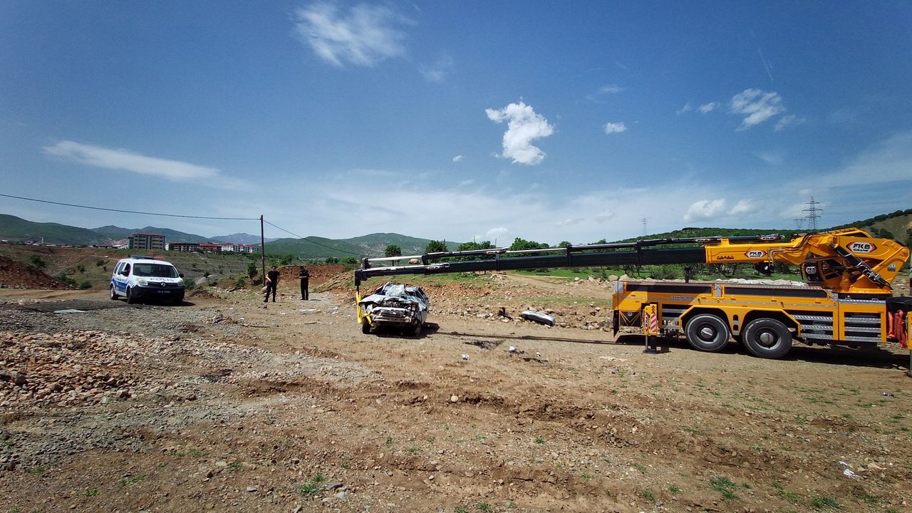 Bingöl'de otomobil dere yatağına devrildi; 7 yaralı