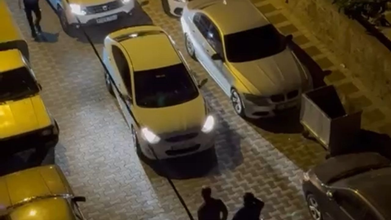 İstanbul - Ümraniye'de 'Dur' ihtarına uymayarak polisten kaçan 2 şüpheli yakalandı