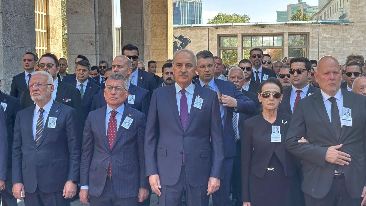 Eski TBMM Başkanı Karakaş için Meclis'te tören