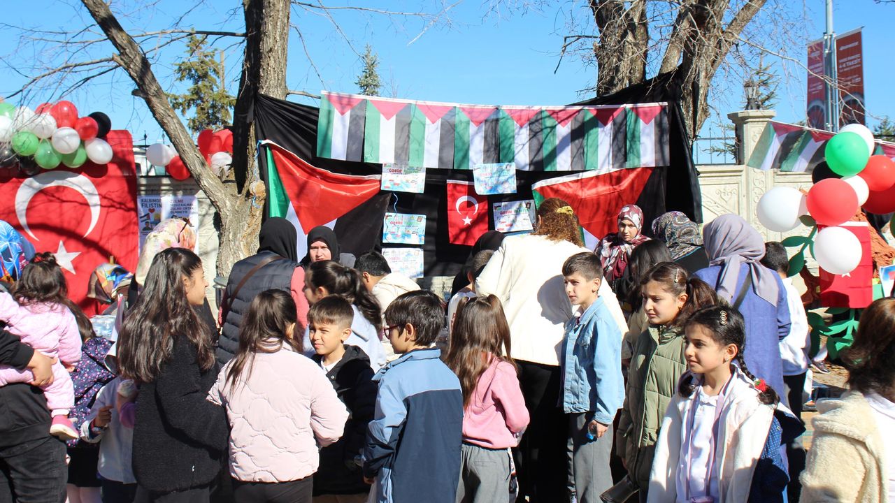 103 okulda 'Gazze' kermesi; 1 ayda 3 milyon TL toplandı