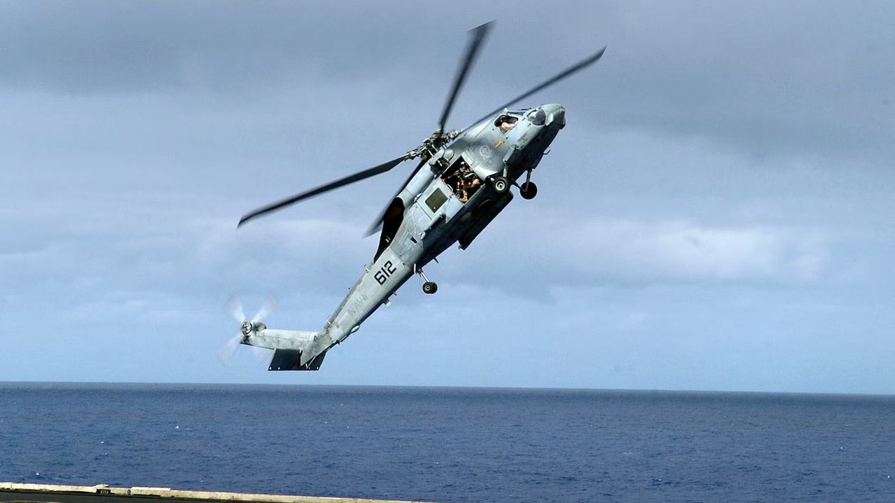 ABD helikopteri ve savaş uçağı Güney Çin Denizi'nde düştü