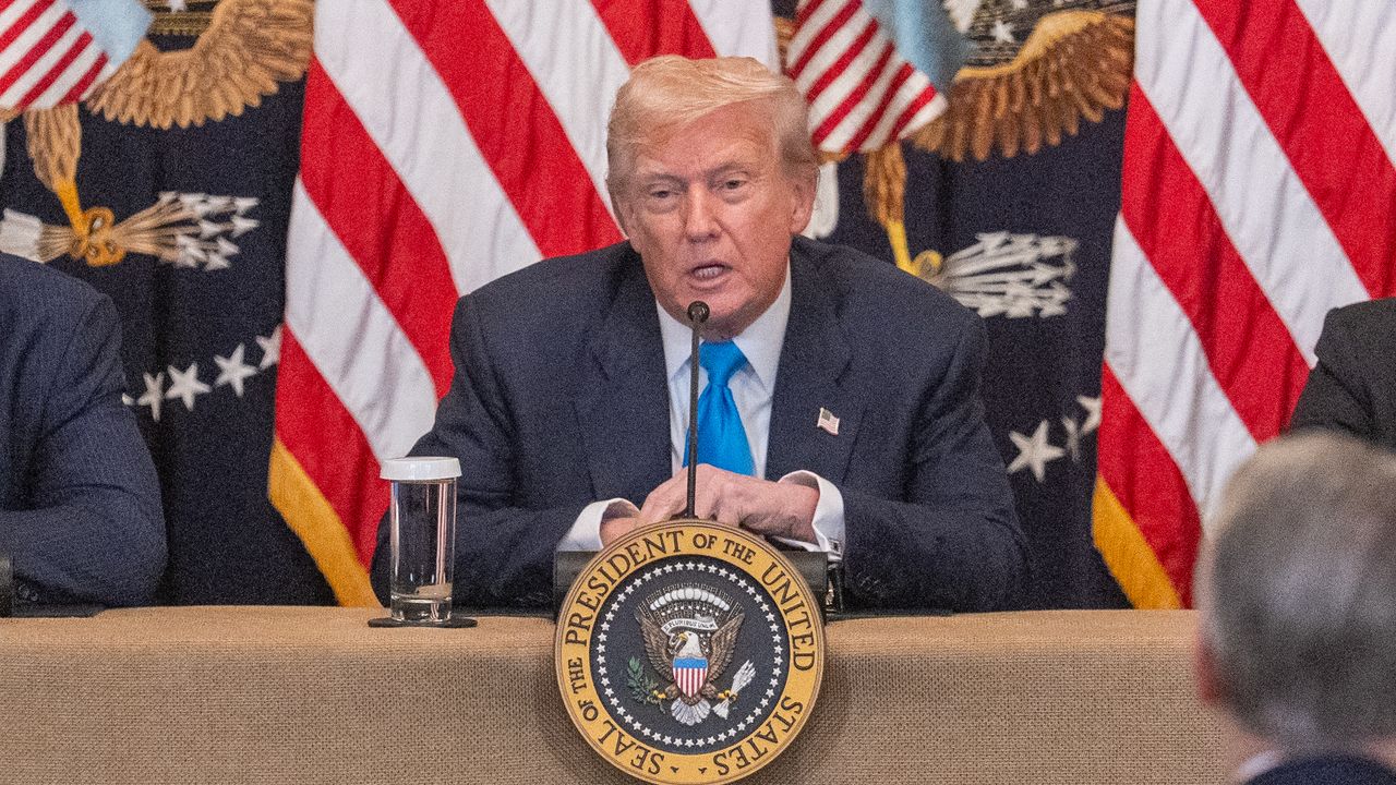 ABD'den Çin'e yüzde 100 ek gümrük vergisi