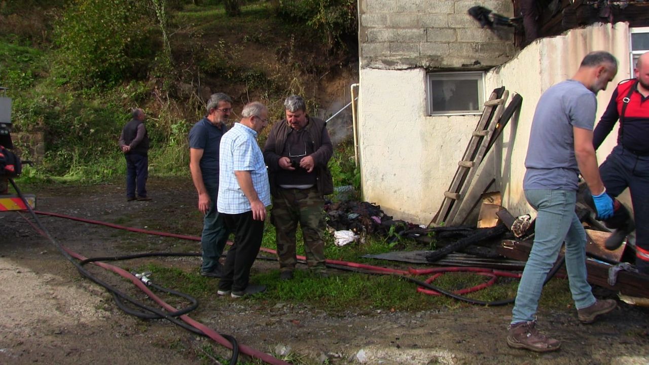 Ahşap ev alev alev yandı