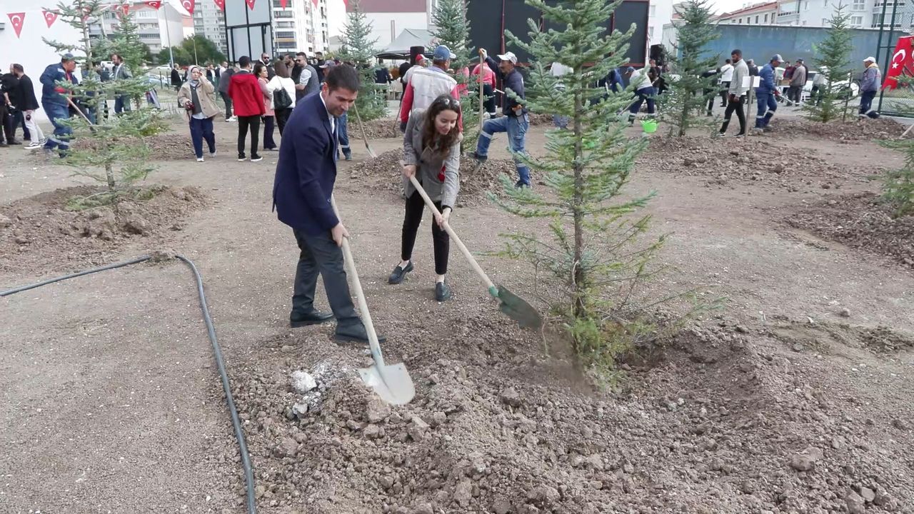 Ankara'da Filistinli şehit gazeteciler anısına fidanlık oluşturuldu