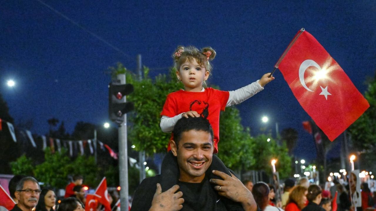Antalya'da Fener Alayı ile Cumhuriyet coşkusu