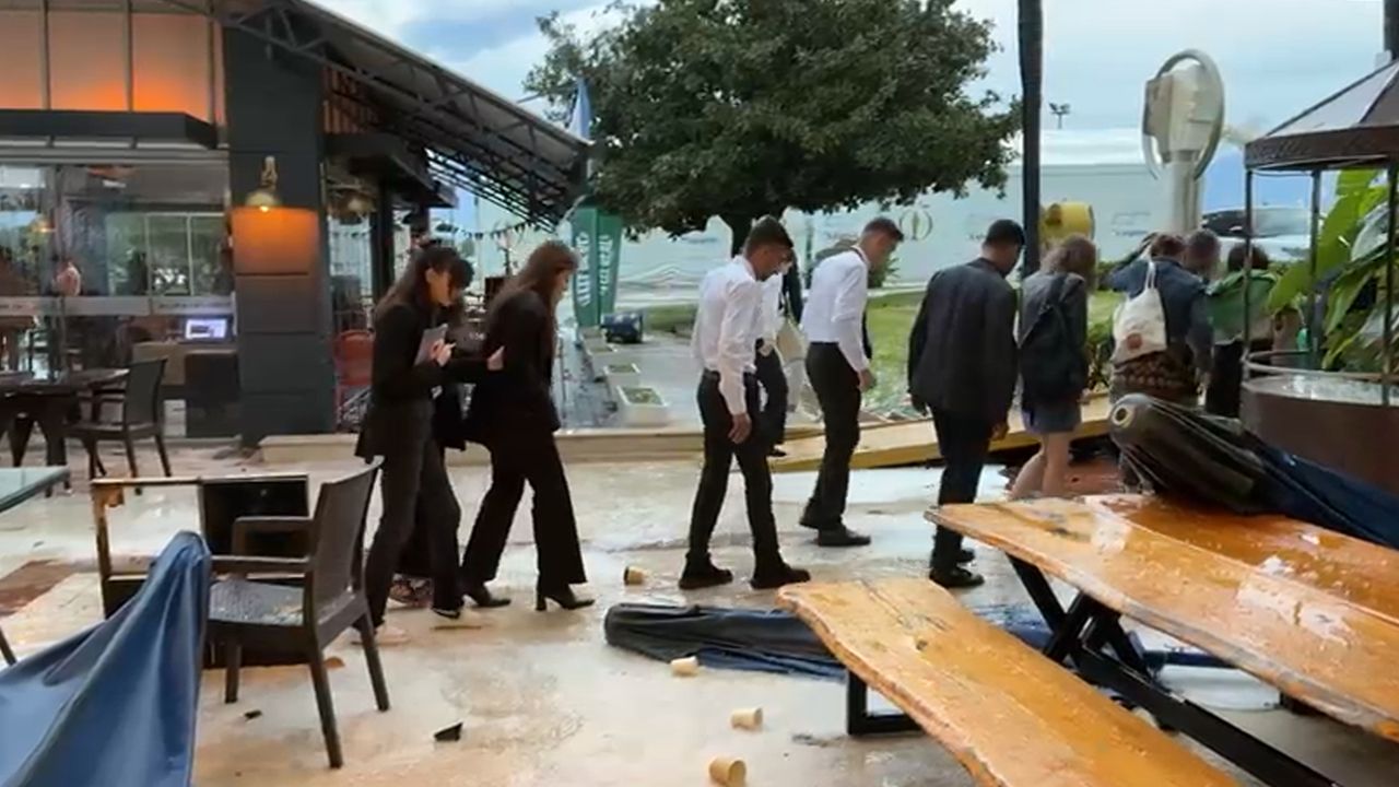 Antalya'da sağanak ve dolu hayatı felç etti