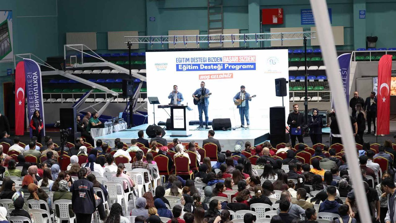 Arnavutköy Belediyesi'nden öğrencilere 70 milyon TL'lik eğitim bursu