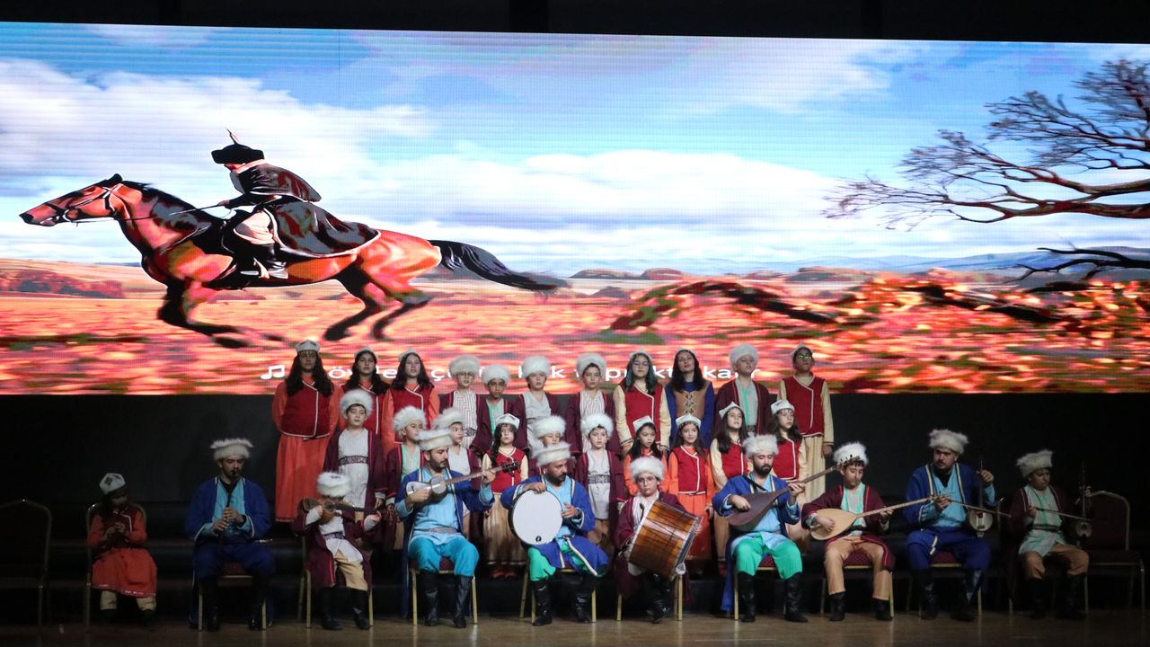 Bakanlar Tekin ve Göktaş, Ankara'da 29 Ekim programına katıldı