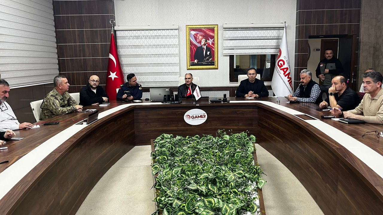 Balıkesir Sındırgı'da 6.1 büyüklüğünde deprem (10)