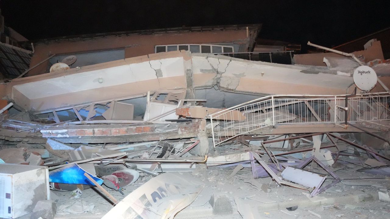 Balıkesir Sındırgı'da 6.1 büyüklüğünde deprem (11)