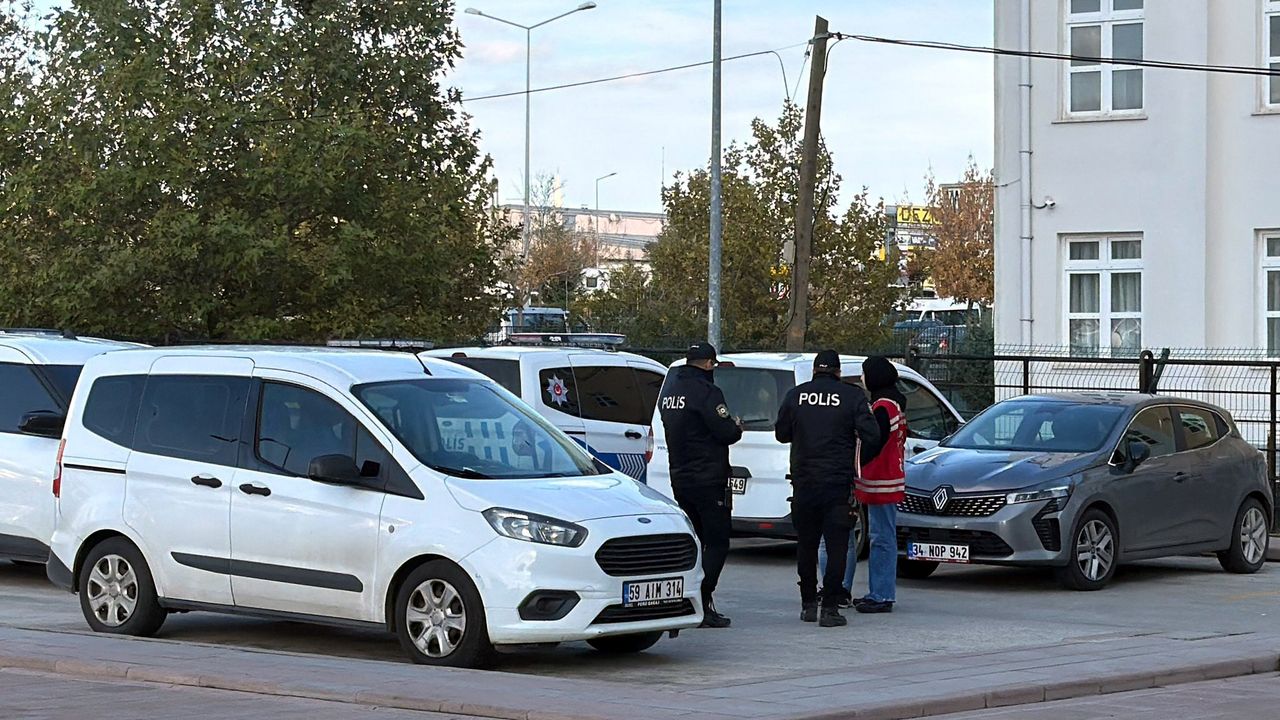 Bebeğini bankta oturan kişiye bırakıp kaçan anne, adli kontrol şartıyla serbest