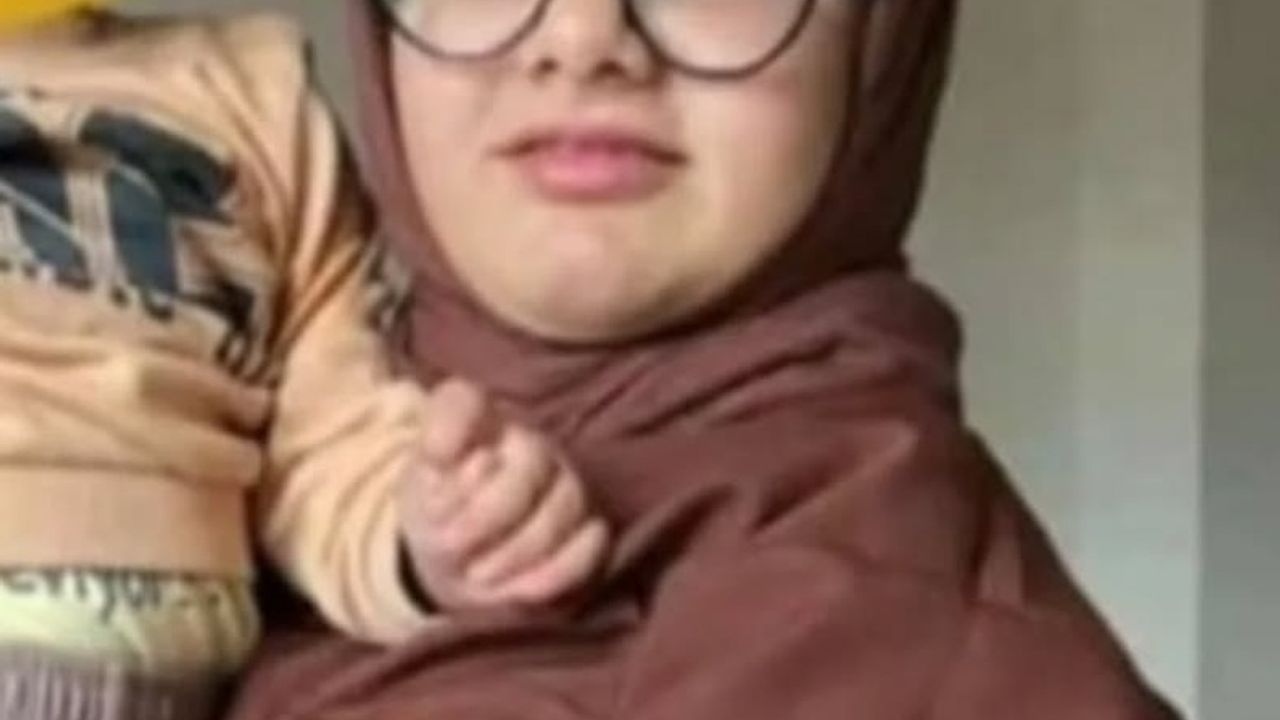 Bingöl'de otomobilin çarpmasıyla ölen Berra için yolu kapattılar