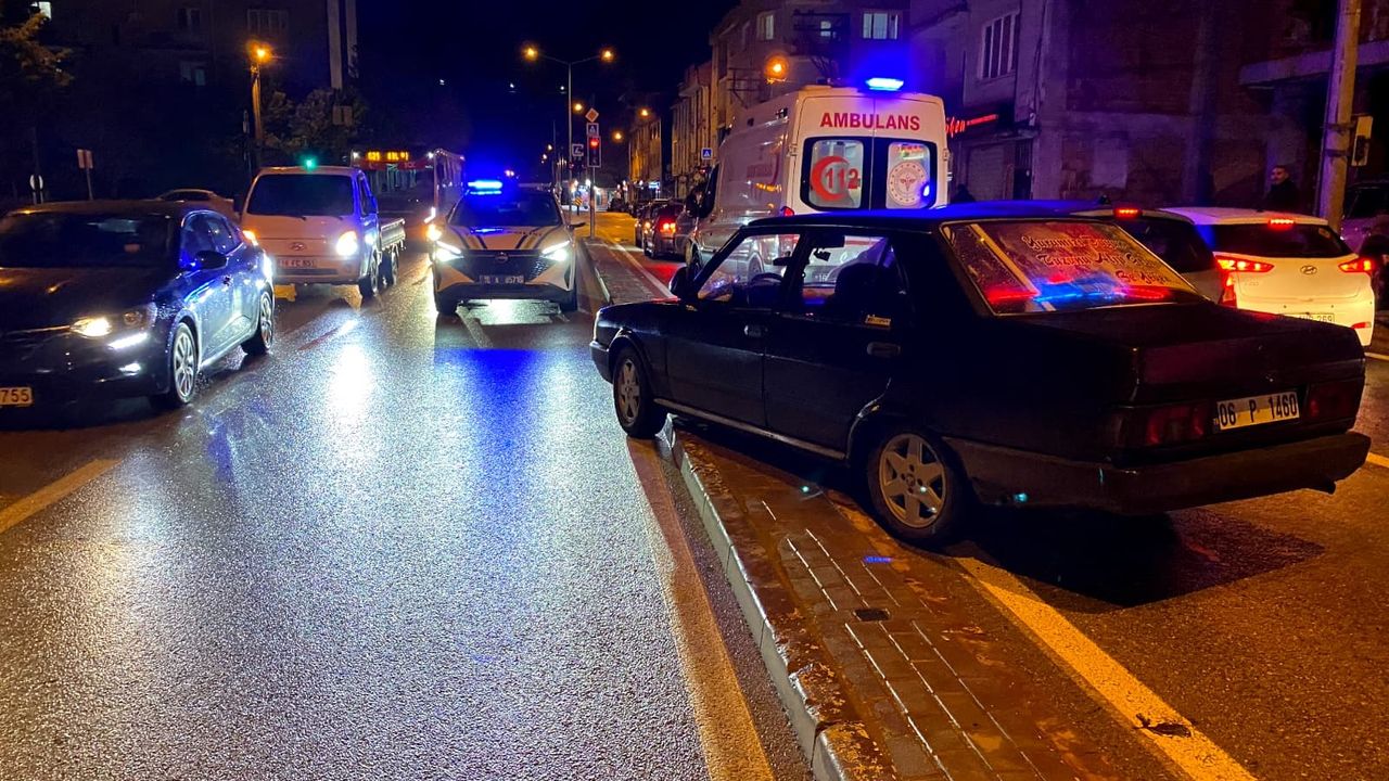 Bursa'da seyir halindeyken fenalaşan sürücü refüje çarptı