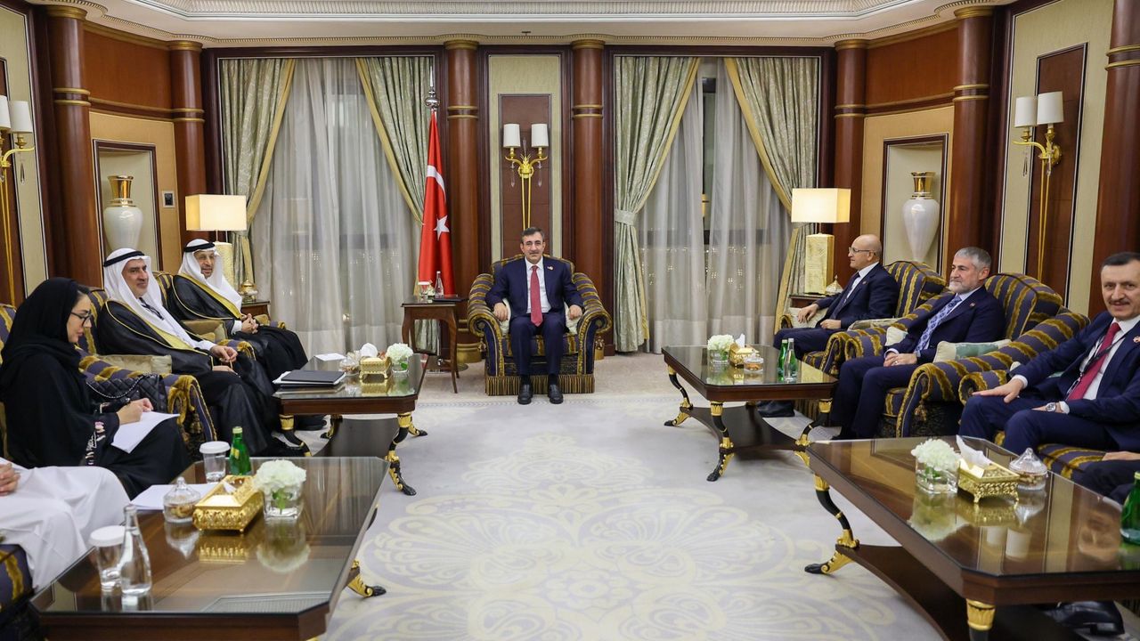 Cumhurbaşkanı Yardımcısı Yılmaz, Suudi Arabistan Yatırım Bakanı Halid el-Falih ile görüştü