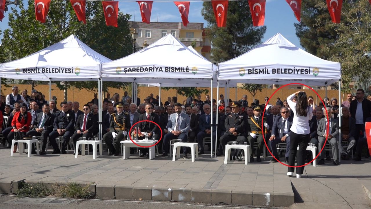 Diyarbakır'da İstiklal Marşı'nı okurken ağlayan öğrenciyi, Kaymakam teselli etti