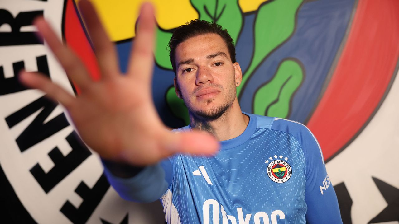 Ederson, Süper Lig'de oynadığı 4 maçın 3'ünde kalesini gole kapattı