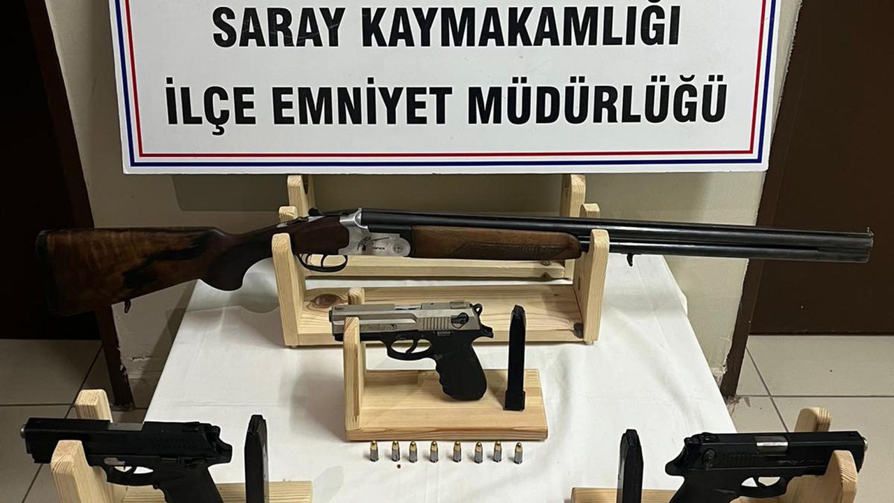 Evlerine kurdukları sistemle kenevir yetiştirip uyuşturucu üreten 5 şüpheli gözaltında