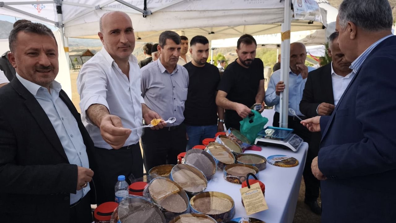 Festivalde açık artırmaya sunulan 1 kilo Sason balı, 340 bin liraya alıcı buldu