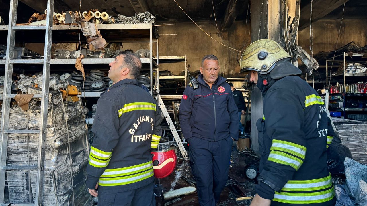 Gaziantep'te hırdavat dükkanında çıkan yangın söndürüldü