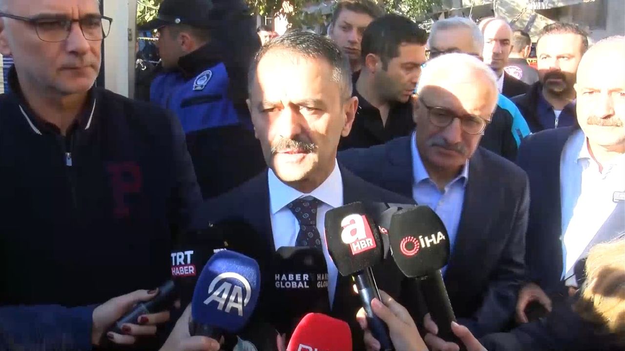 Gebze'de bina çöktü; 5 kişilik aileye ulaşılmaya çalışıyor (4)