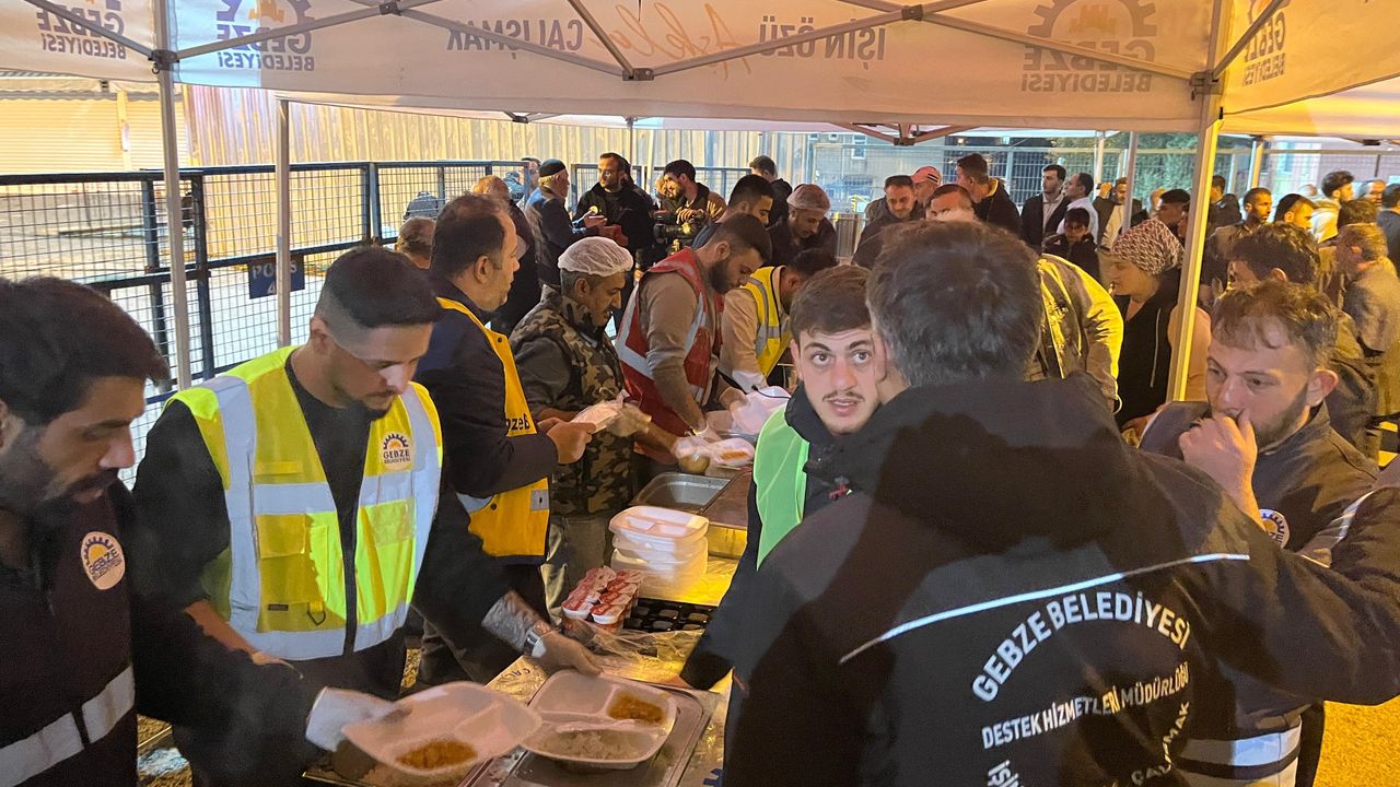 Gebze'de çöken binanın enkazı savcıların incelemesi sonrası kaldırılacak (7)