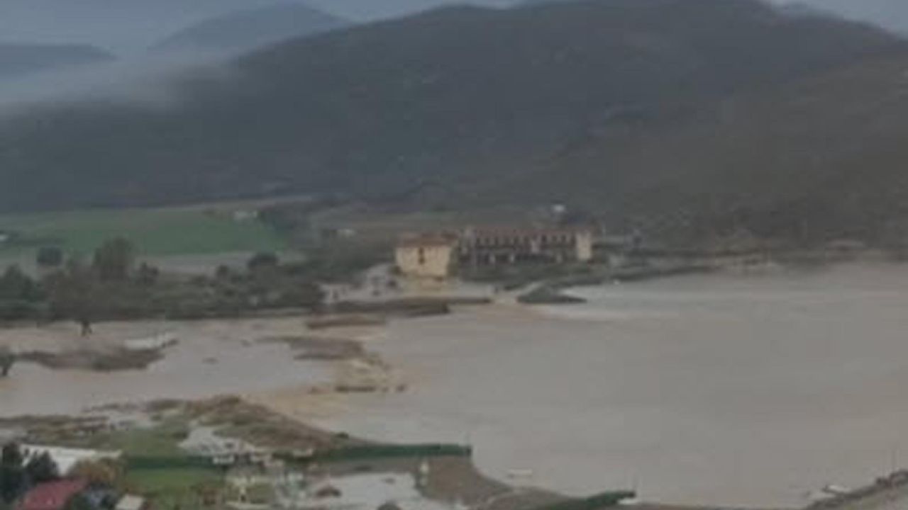 Gökçeada'da selin ardından ev ve iş yerlerine 2 gündür su verilemiyor