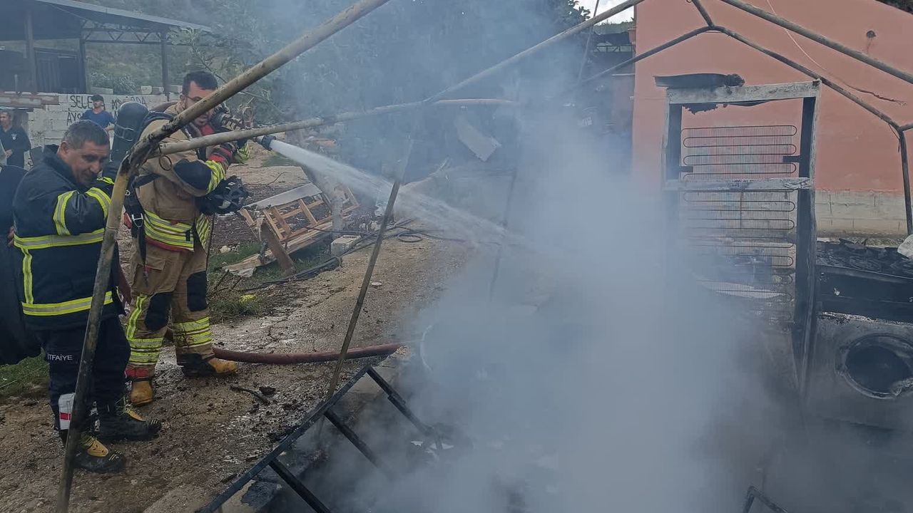 Hatay'da konteyner yangınında dumandan etkilenen bebek öldü
