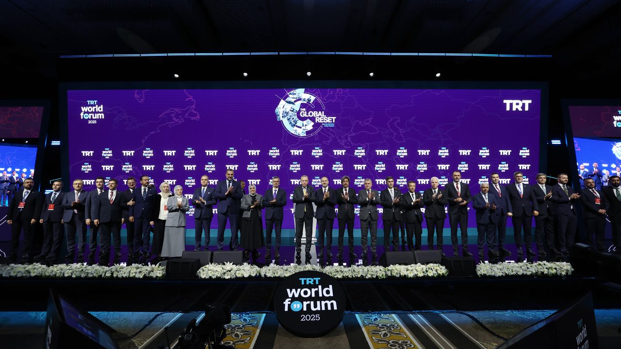 İstanbul - Cumhurbaşkanı Erdoğan TRT World Forum 2025'in açılış programında konuştu - 2 / Ek fotoğraflarla