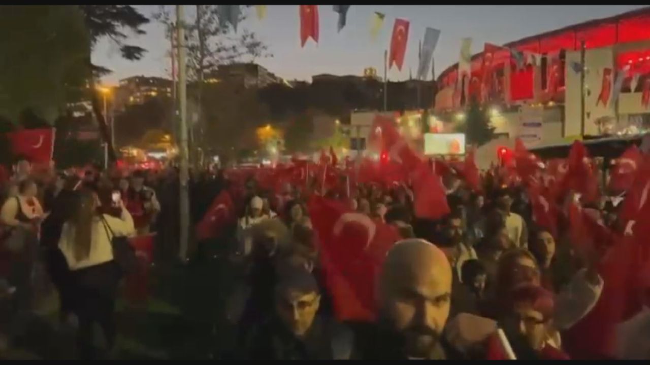 İstanbul - Cumhuriyet'in 102'nci yılı Beşiktaş'ta yürüyüş ile kutlandı