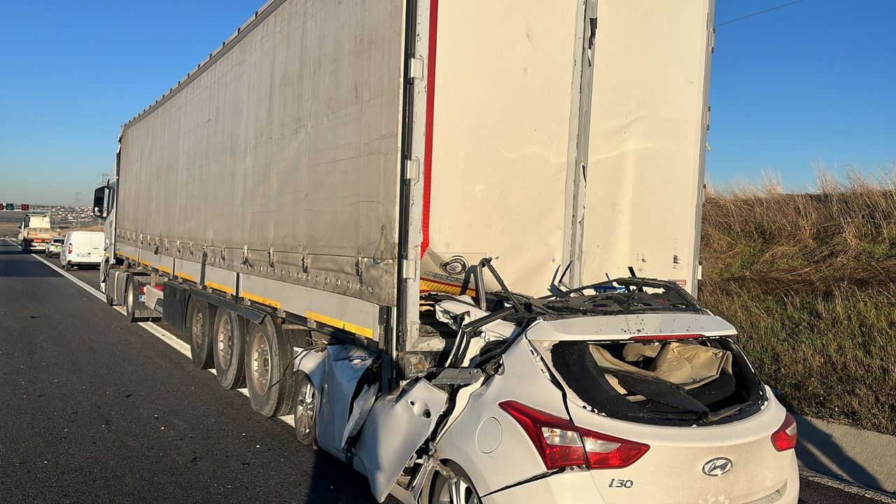 İstanbul- Silivri'de otomobil TIR'ın altına girdi: 1 ölü -1